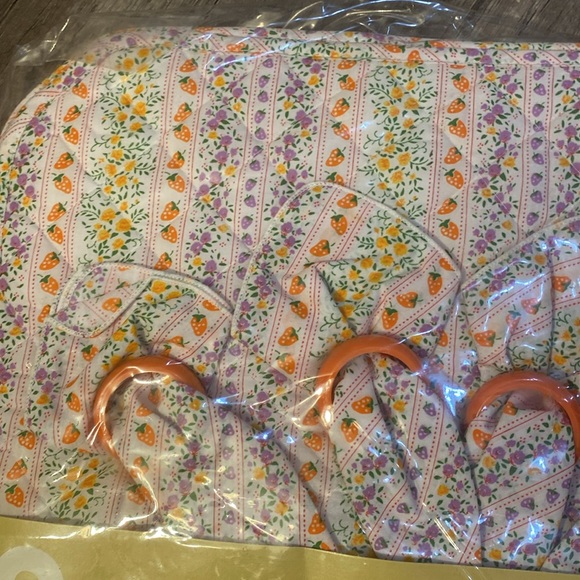 Vintage flower berry Print Quilted Placemats x4 napkins x4 - Picture 2 of 3